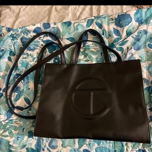 Medium telfar bag black